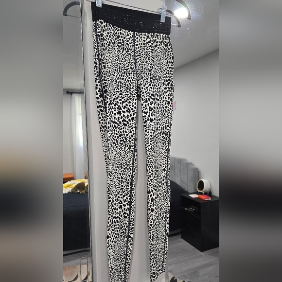 Michael Michael Kors Logo Set (top and leggings) - Picture 3 of 4